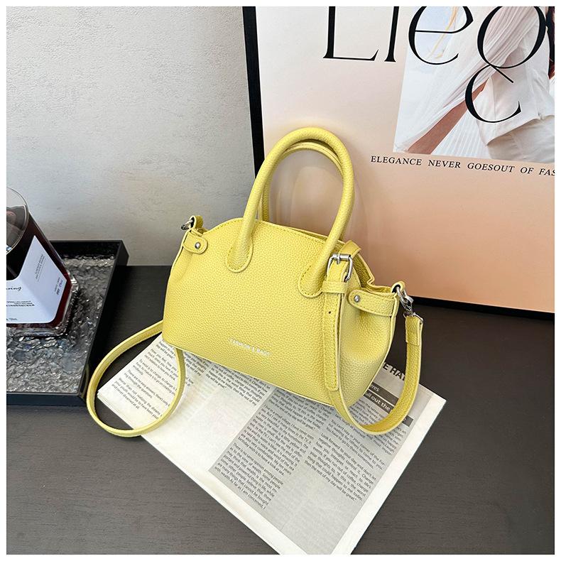 2025 new small bag women's summer versatile shoulder messenger bag retro popular portable bucket bag this year