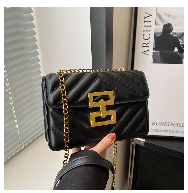 

2024 New Trend Shoulder Bag European and American Retro Women s Bag Fashion Solid Color Small Square Bag Creative Lock Crossbody Bag Trend чёрный