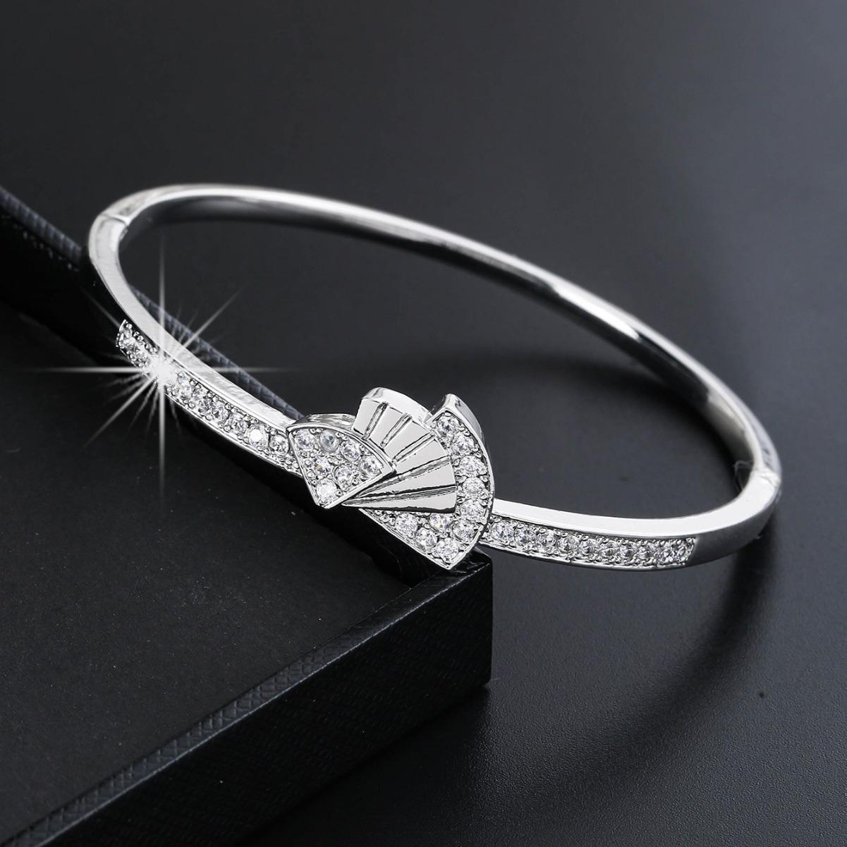 

Новый модный простой элегантный дизайн с микро-инкрустацией цирконом и нишевым браслетом для подруги серебряный