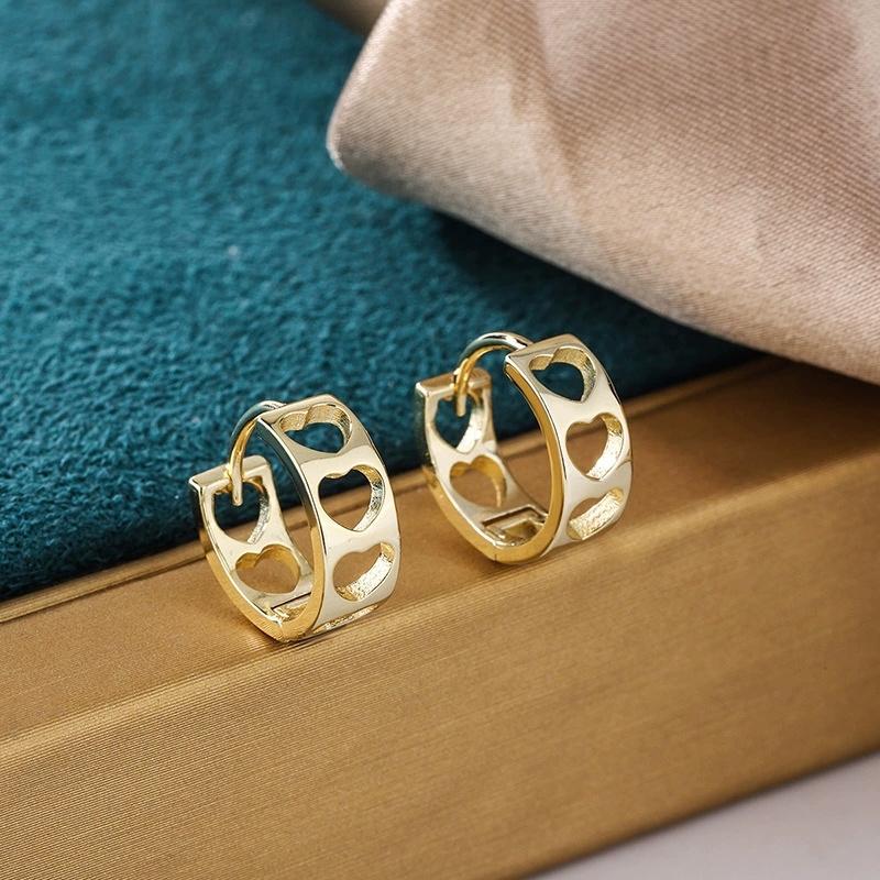 Vintage Love Heart Hollow Small Round Hoop Earrings For Women Trendy Gold Color Ear Buckle Wedding Jewelry Valentine's Day Gifts