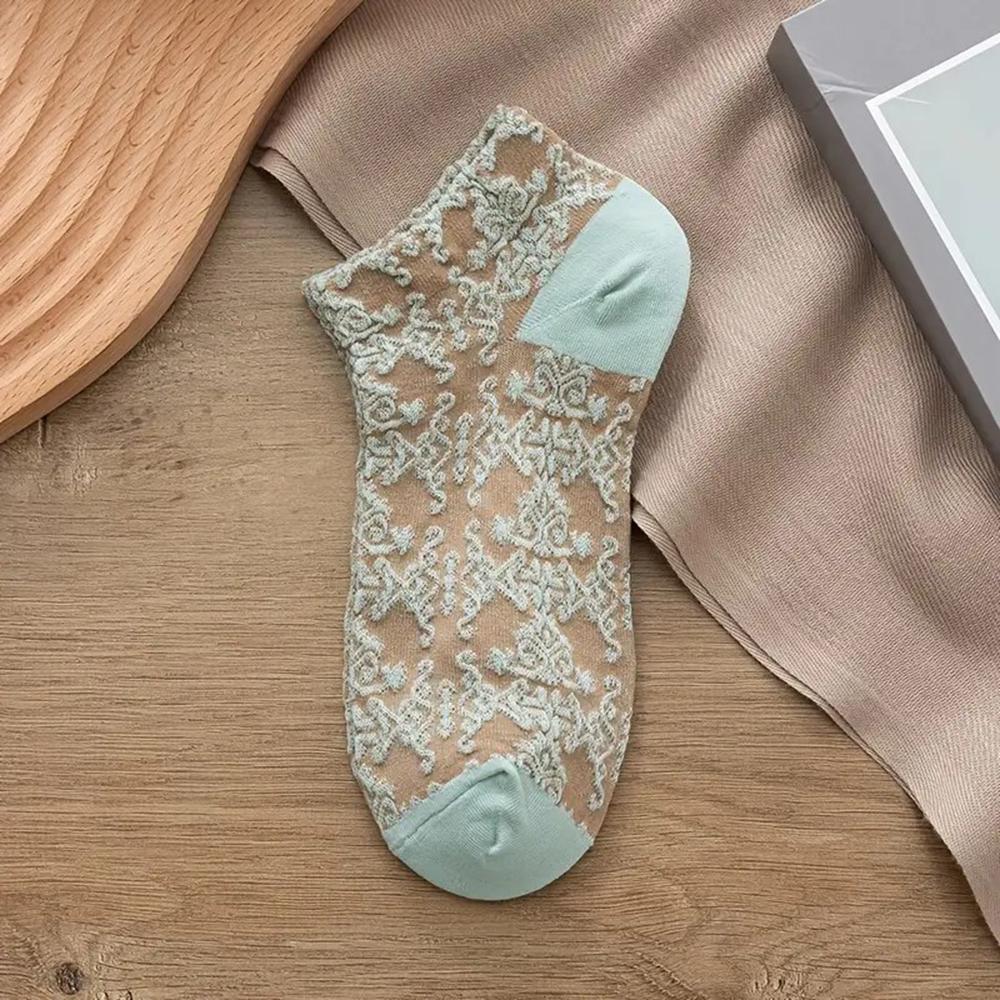 5 Pairs Retro Palace Style Women Ankle Socks Fashionable 3D Floral Texture Soft Comfortable Casual Socks