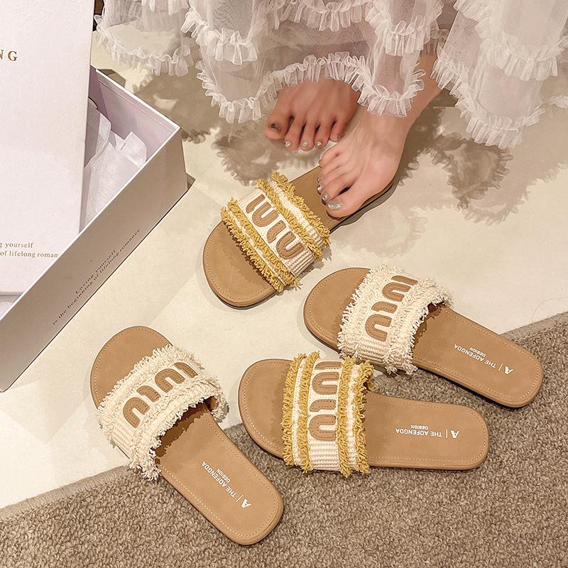French Small Fragrant Slippers Women's Summer Wear 2025 Summer New Fashion Letters One Word Flat Bottom Beach Cool Slippers