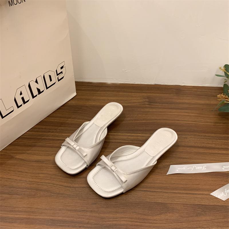 

French casual low-heeled cool slippers 2025 new with skirt wedge heel fairy beach versatile one-word sandals 40 серебряный
