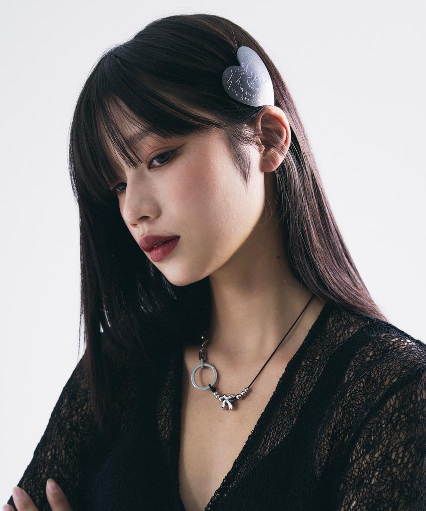 Sentiments No.439 [Black] Heart Shield Hair Pin
