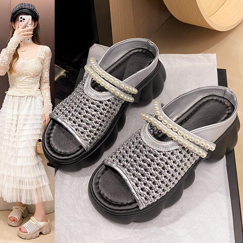 Thick Bottom Pearl Woven Super Fire Cool Slippers Women's Summer Wear Fashion 2025 New Seaside Beach One-word Drag