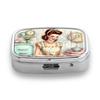 Portapillole Portatile con 2 Scomparti, Mini Custodia Organizer in Metallo per Medicine, Carino Contenitore Stampato per Pillole, Vitamine, Gioielli, Viaggio, Uso Quotidiano