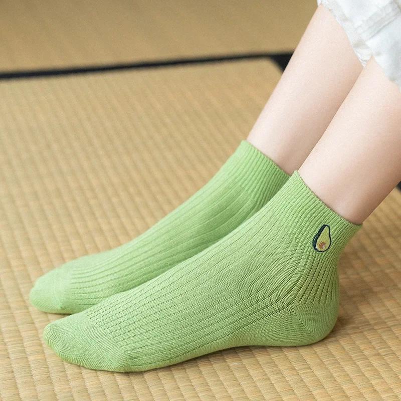 Damen Einfarbig Avocado Stickerei Lässige Baumwoll Kurzsocken Damen Prägnanter College-Stil Atmungsaktive Socken Mode Trendige Accessoires