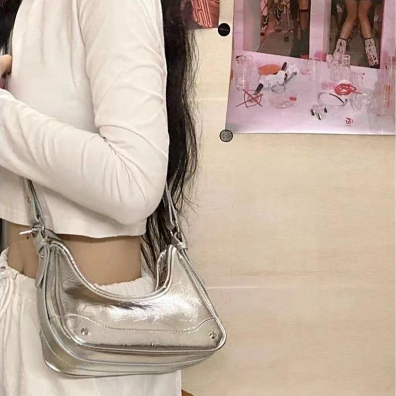 Silver Women's Bag, New Niche Portable Chain Baguette Underarm Bag, High-end Versatile Shoulder Messenger Bag.