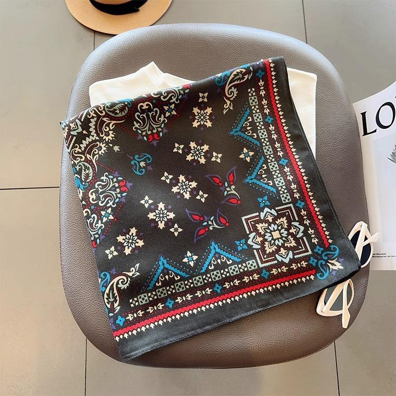American Retro Printed Silk Scarf Versatile Fashion 68 Small Square Scarf Women's Spring and Summer with Suit Temperament Small Scarf Headscarf