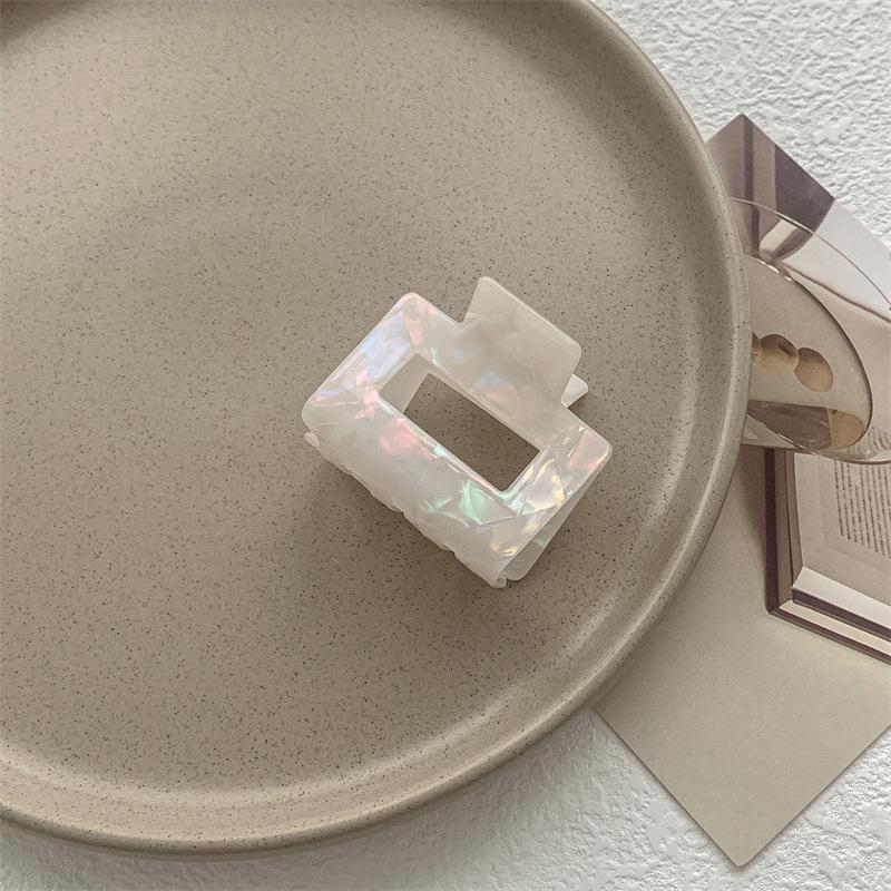 Korean Imitation Acetate High-End Shark Hair Clip - Elegant Hair Accessory for Stylish Looks