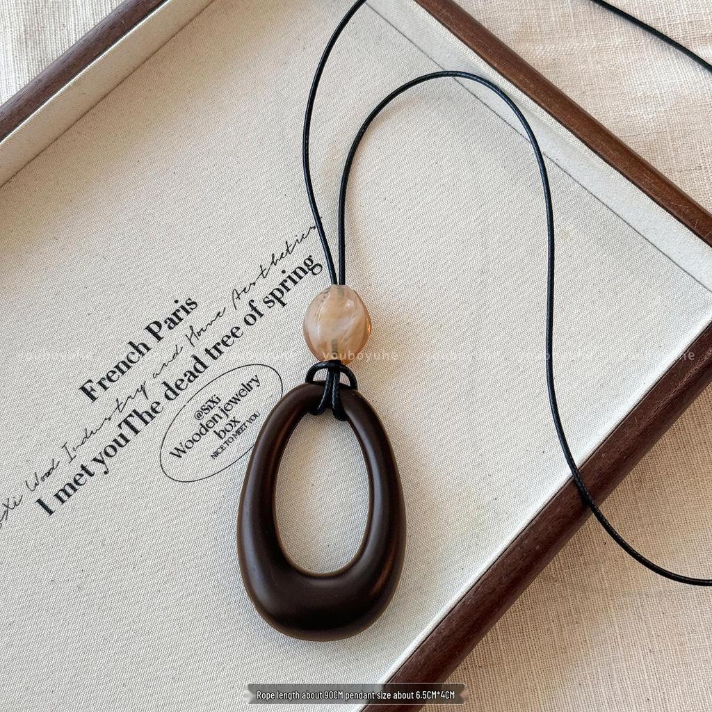 New Chinese-Style Water Drop Necklace: High-End Retro Sweater Chain, Simple and Versatile Accessory for Women.