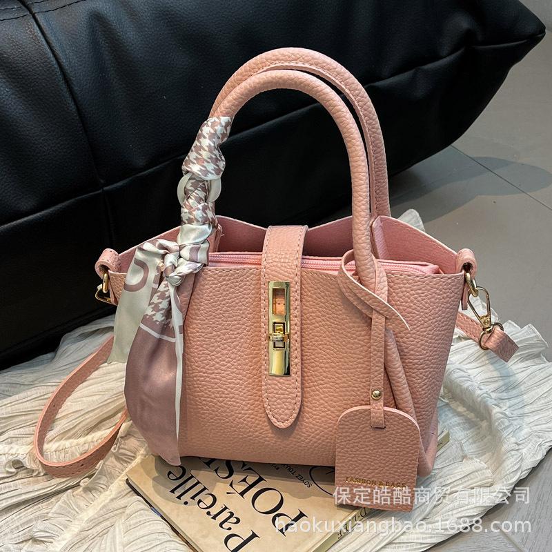 Premium sense retro small bag women's 2025 new spring and summer versatile messenger bag fashion super fire portable bucket bag