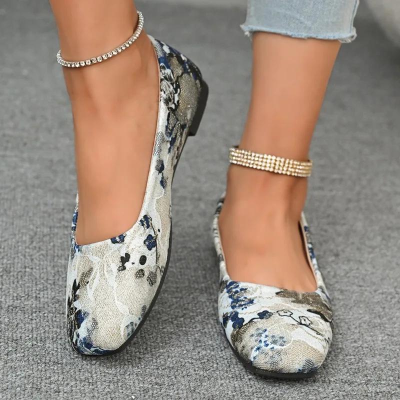 Fashion 2025 Ladies Retro Footwear Flower Embroidery Hollow Out Breathable Lightweight Large Size Flat Casual Shoes