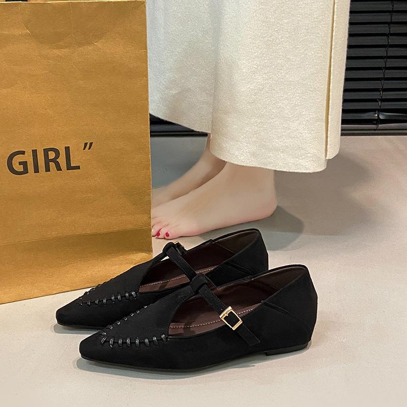 2025 autumn French retro versatile pointed single shoes women's inner height increase beautiful niche flat Mary Jane shoes