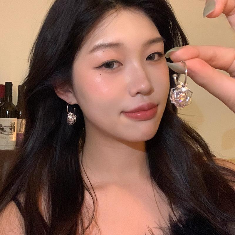 

Hollow zircon rose earrings women s earrings temperament ears