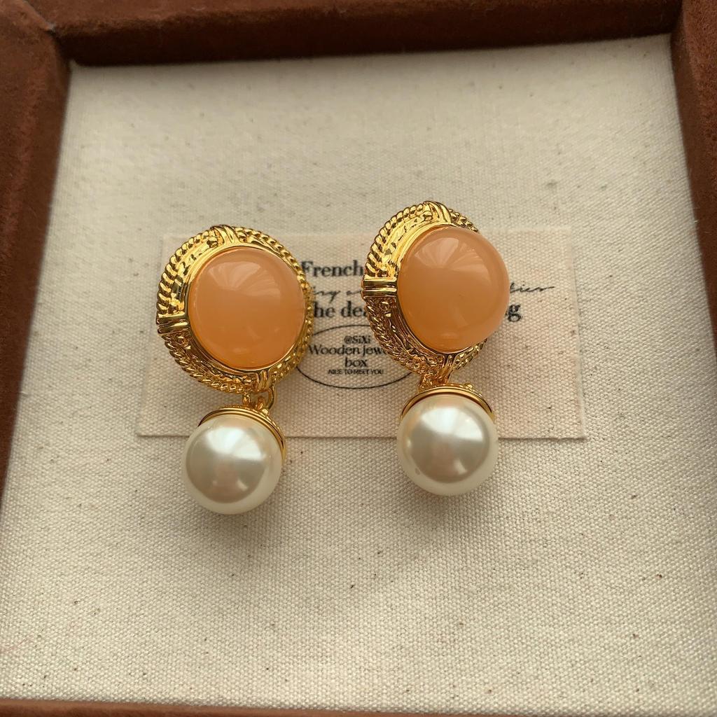 Round Rope Pattern Gemstone Pearl Stud Earrings Retro Elegant Exquisite Three-Dimensional Niche Gentle Warm Tone Earrings