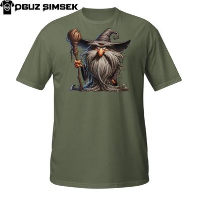Hexen Zauberer Gnom T-Shirt – Bärtiger Besenmeister mit Halloween-Charme Unisex