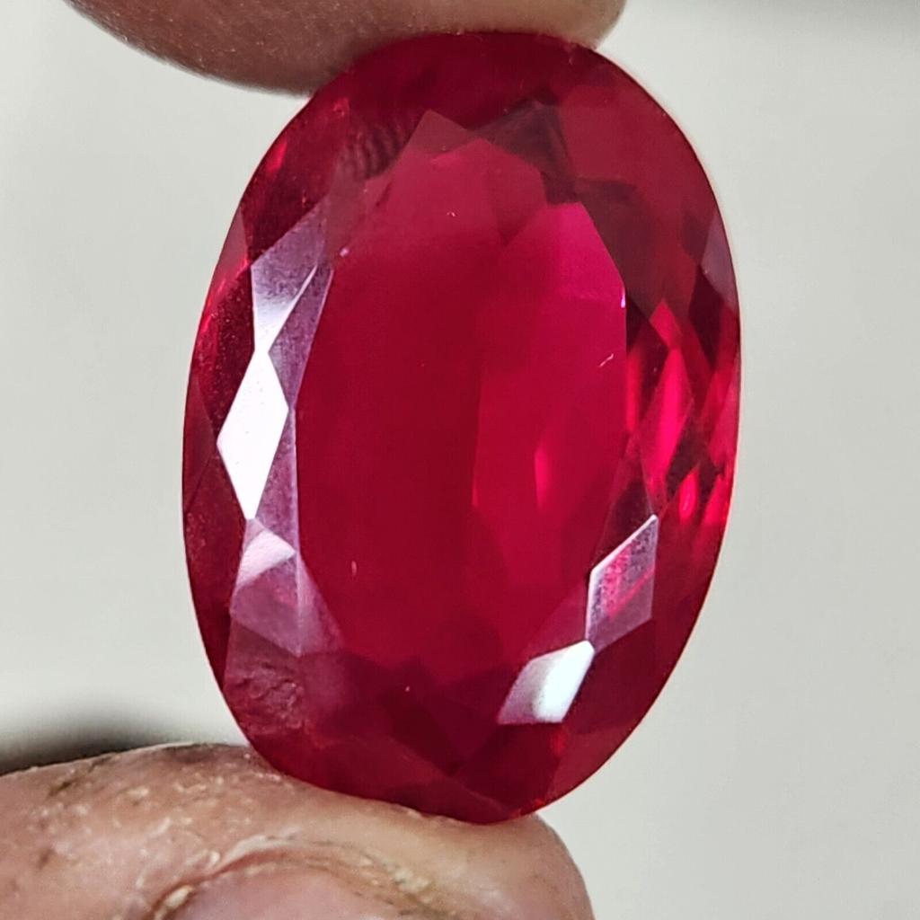 32,90 Karat Erhitzter ZERTIFIZIERTER Roter Rubin Atemberaubende Form Oval Loser Edelstein