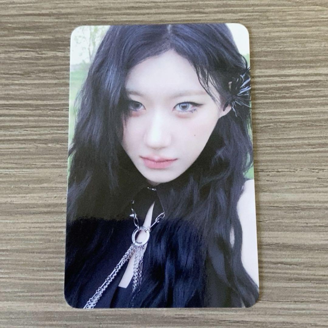 

[USED] itzy Chaeryeong GWBG makestar Pre-order Limited Behind Trading Card