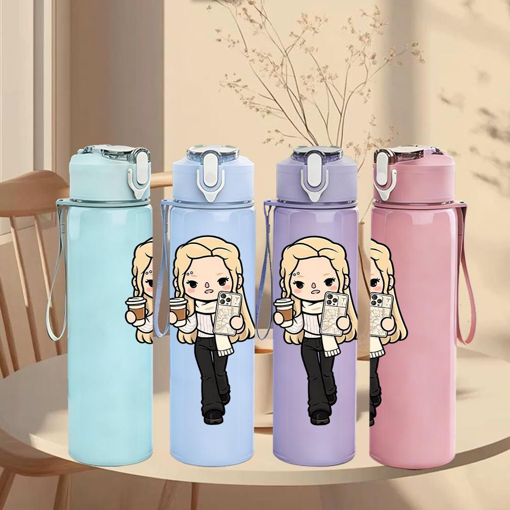 1PC Blonde Lady In Black Suit 750ml Color Plastic Sports Water Bottle Leakproof Flip Straw Lid Suitable for Sports Office Home Use