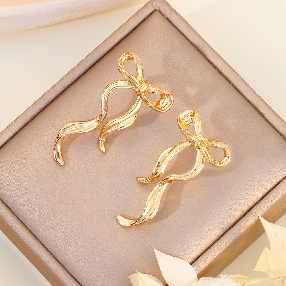 Butterfly Ribbon Wind Bow Earrings: Elegant European & American Style Long Metal Earrings for Women