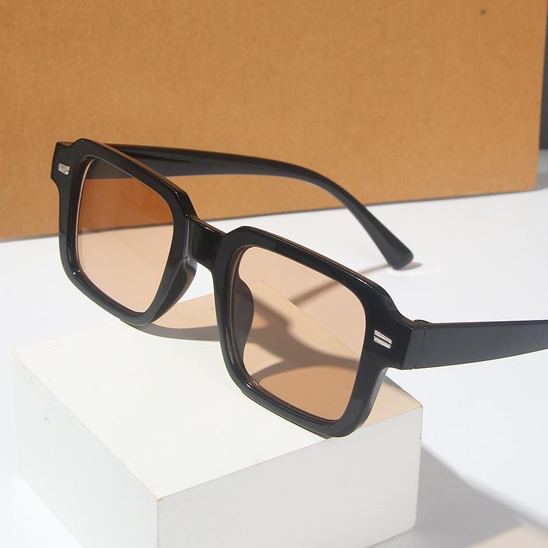  Square Women Fashion Sunglasses Shades UV400 Retro Rivets Beige Gradient Men Trending Sun Glasses