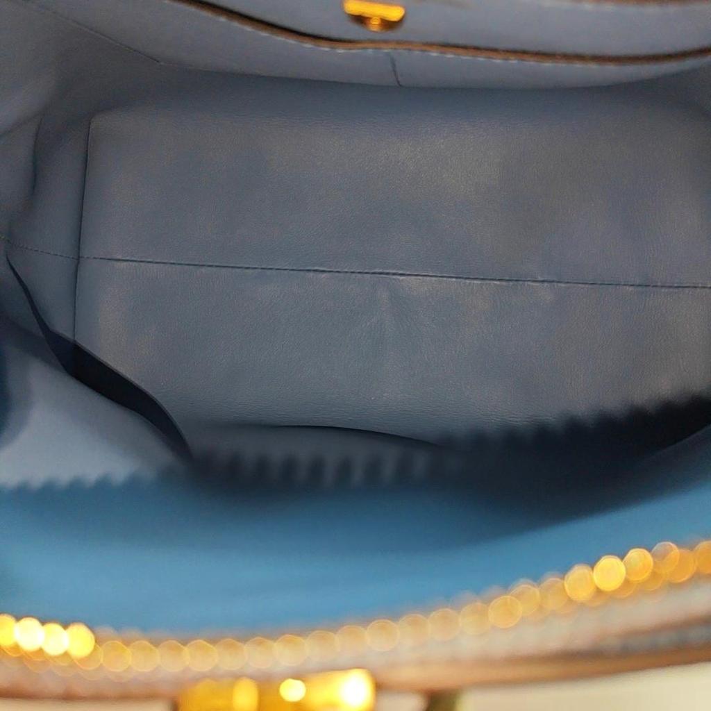 [Pre-Owned] Casual Solid Color Zipper Closure Leather Tote Bag - Excellent #1UBWIBH