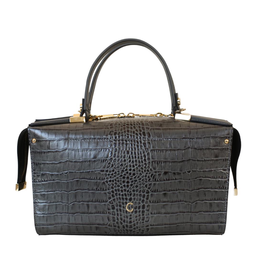 

Модель женской сумки из натуральной кожи ограниченного выпуска