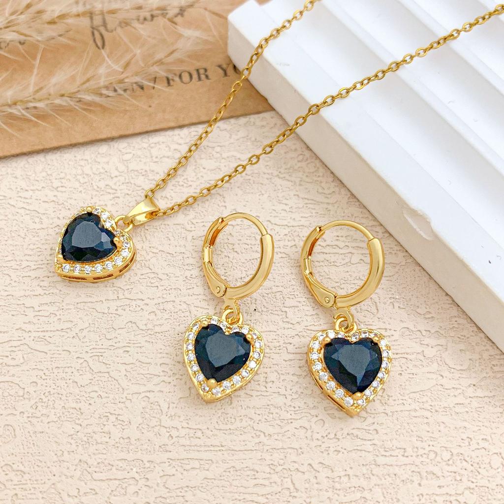 Colored Heart-shaped Zircon Necklace - Elegant and Luxurious Women's Small-Scale Exclusive Collar Chain with Pendant