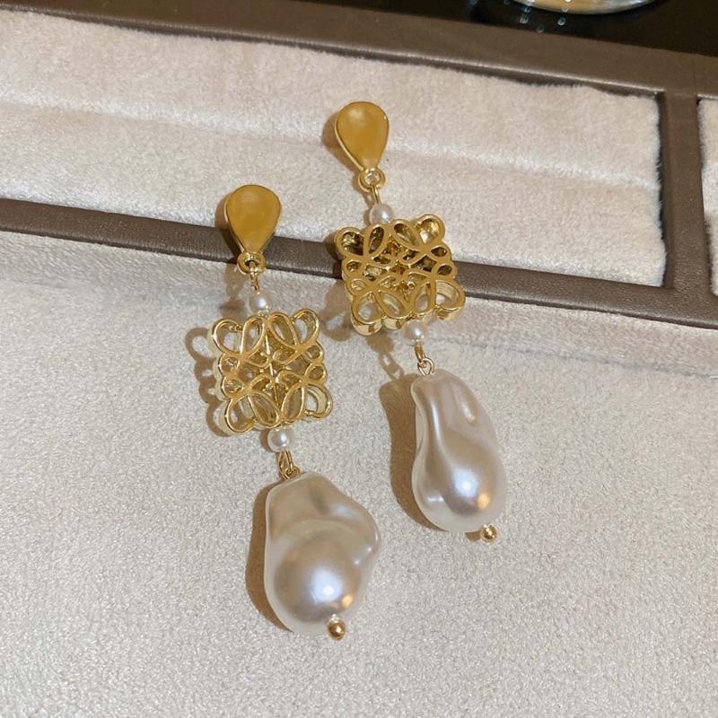 Retro Court Style Earrings Niche Light Luxury High-end Stud Earrings Versatile Earrings