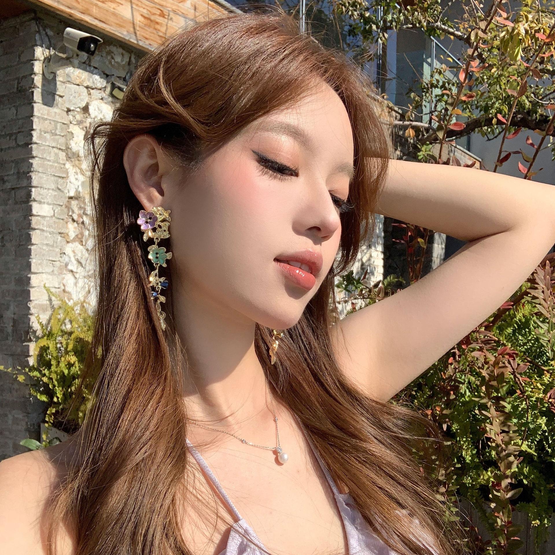 

Dripping oil flower leaf fringed earrings fashion super fairy stud earrings light luxury high sense new temperament earrings women