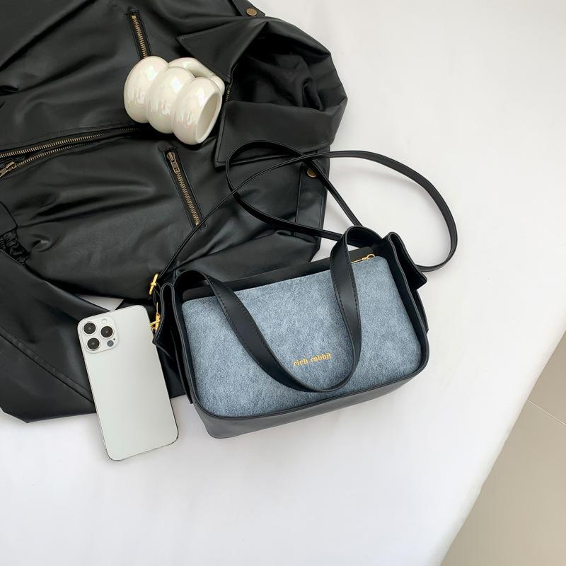Textured Large-capacity Bag Women's 2025 New Spring and Summer Messenger Bag Niche Design Shoulder Underarm Bag