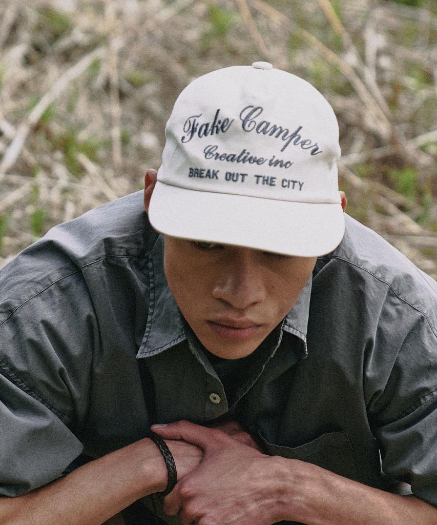 FAKE CAMPER Script Camper Script Lettering Snapback [Ivory]