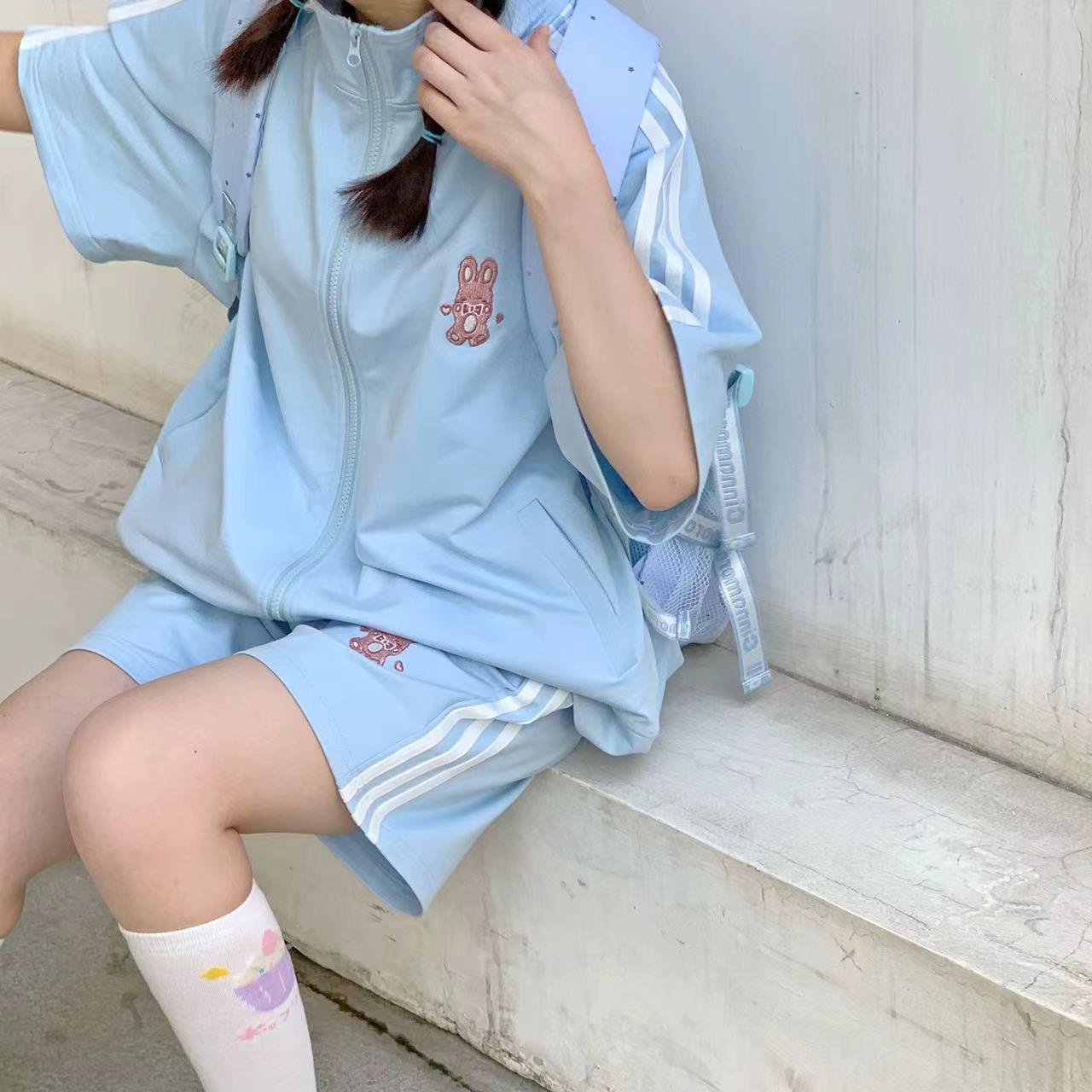 

Жіночий великий повсякденний спортивний костюм - Модний літній комплект-двійка з короткими рукавами та шортами, що роблять фігуру стрункішою XXXXL синій