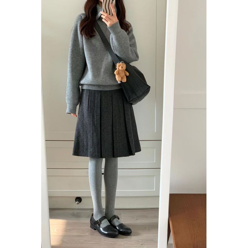 

Gray Woolen Short Skirt, New Early Spring Style for Plus-Size Girls, Hip-Covering and Slimming A-Line Pleated Midi Skirt for Petite Figures Gray Woolen Midi Skirt L