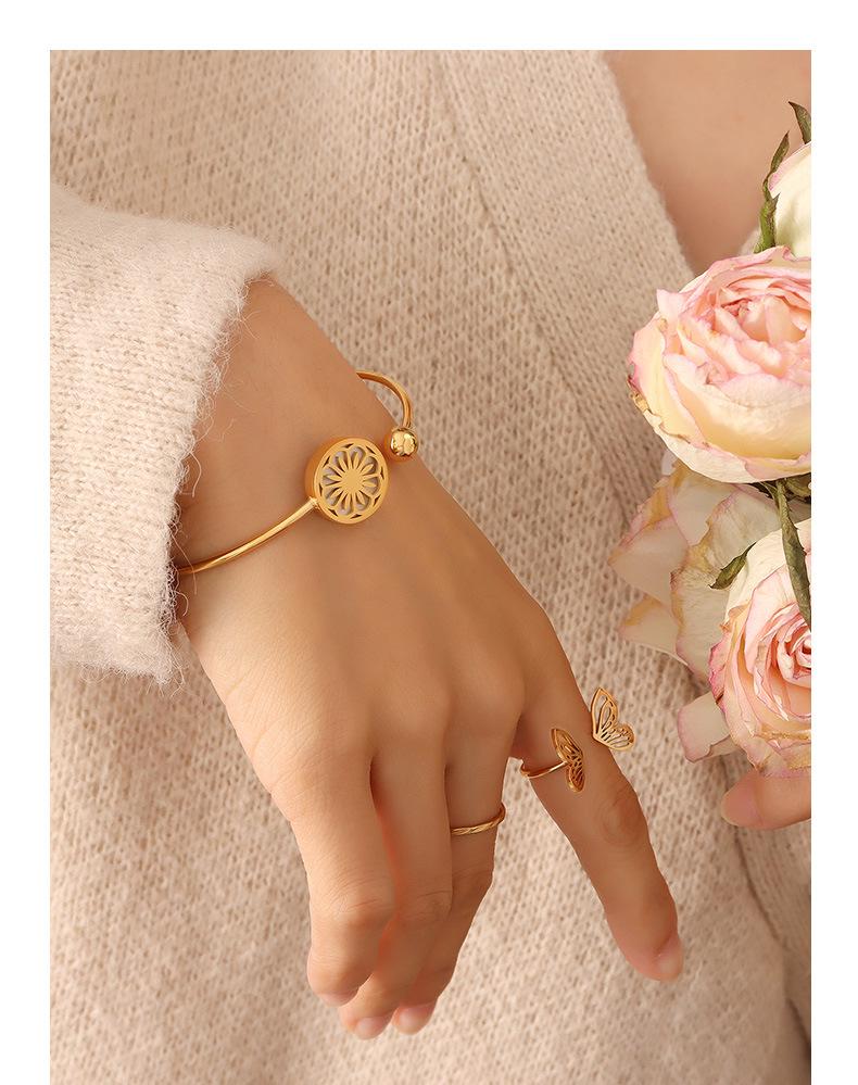 French Daisy Water Shell Soft Wire Bangle, 18K Gold Plated Titanium Steel, Geometric Bracelet Z200