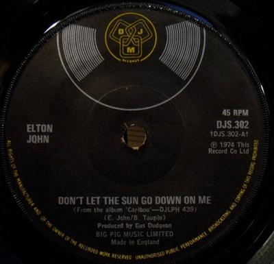 7-Zoll-Schallplatte ELTON JOHN - Don't Let The Sun Go Down On Me DJS302 DJM Records 1974 UK Rock Gebraucht