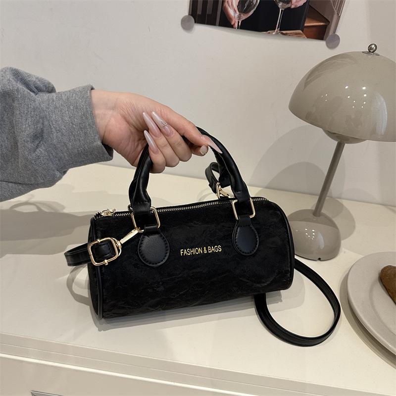 

Trendy new versatile fashion shoulder bag women s personality commuting advanced texture foreign temperament exquisite messenger bag чёрный