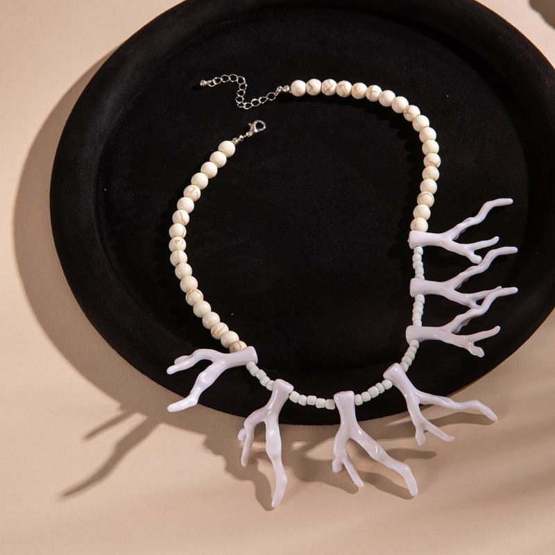 

Simple Red Bead String Peach Heart Pendant Necklace Multilayer Bead Choker For Women Party Jewelry Accessories as the picture