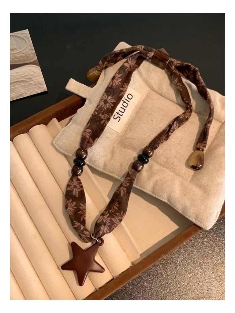 Retro Wooden Bead Star Adjustable Pendant Necklace - Versatile Autumn/Winter Sweater Chain