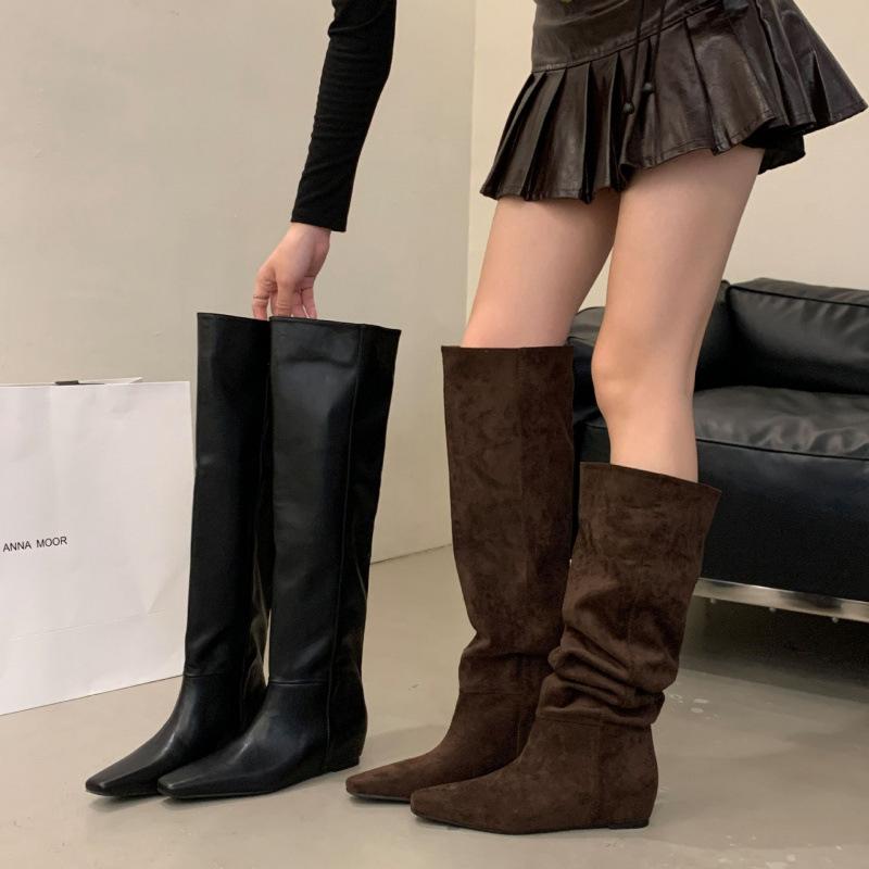 

2025 autumn and winter new pointed sleeve stacking boots retro high boots inner height increase large tube circumference thin boots 40 темно-коричневого кольору