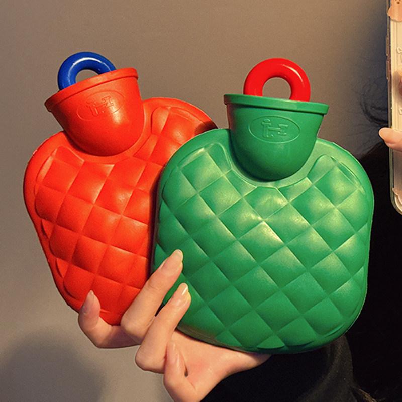 

Fill The Hot Water Bag with Water Plush Explosion-proof Warm Water Bag Warm The Bed Detachable Fabric Jacket Seal Properly