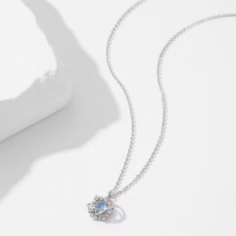 Summer Night Sky Glass Stone Collarbone Necklace Cosmic Planet Pendant Light Luxury Elegant Accessory