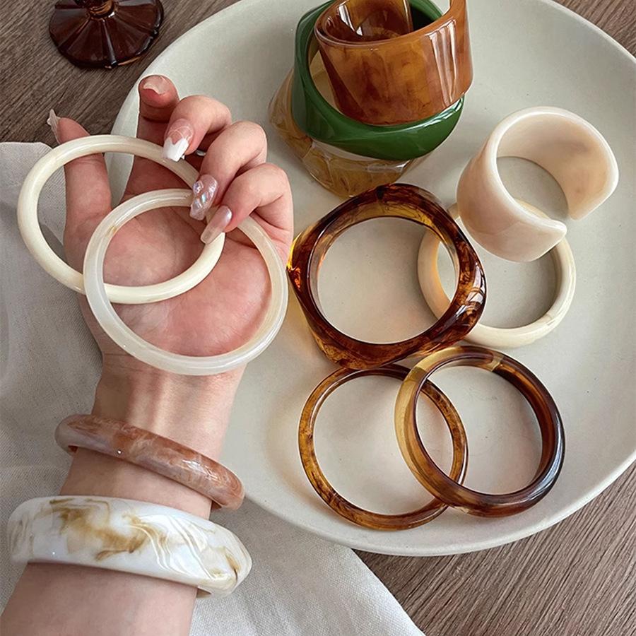 32 Style Acrylic Resin Bangles for Women Retro Punk Coffee Smudging Bangale Personality Irregular Wide Wristband Party Jewelry M