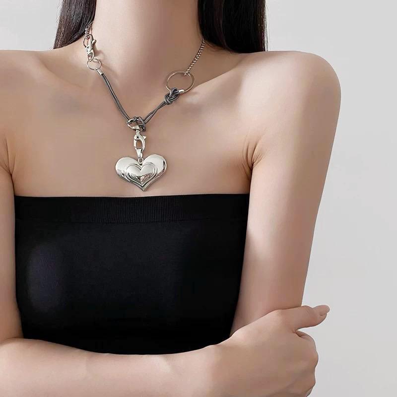 

Heart Layered Necklace for Women - 2024 Light Luxury Creative Clavicle Chain