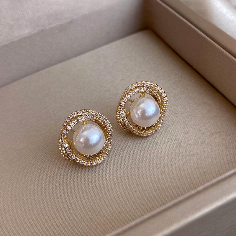Geometric Pearl Earrings: Light Luxury & Niche High-End Accessories