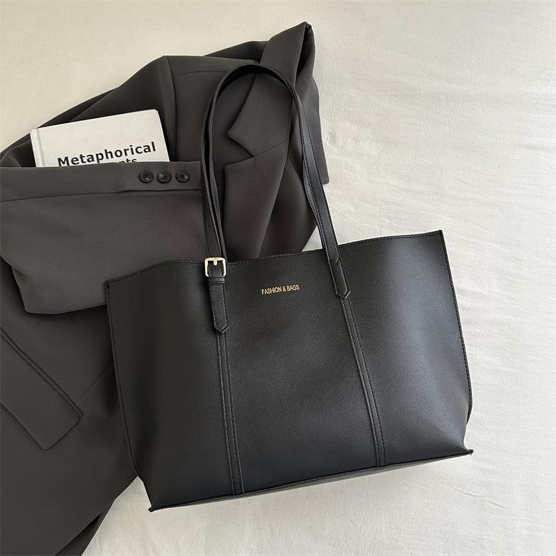 Retro simple atmosphere commuter armpit women's bag winter new large capacity shoulder portable tote bag