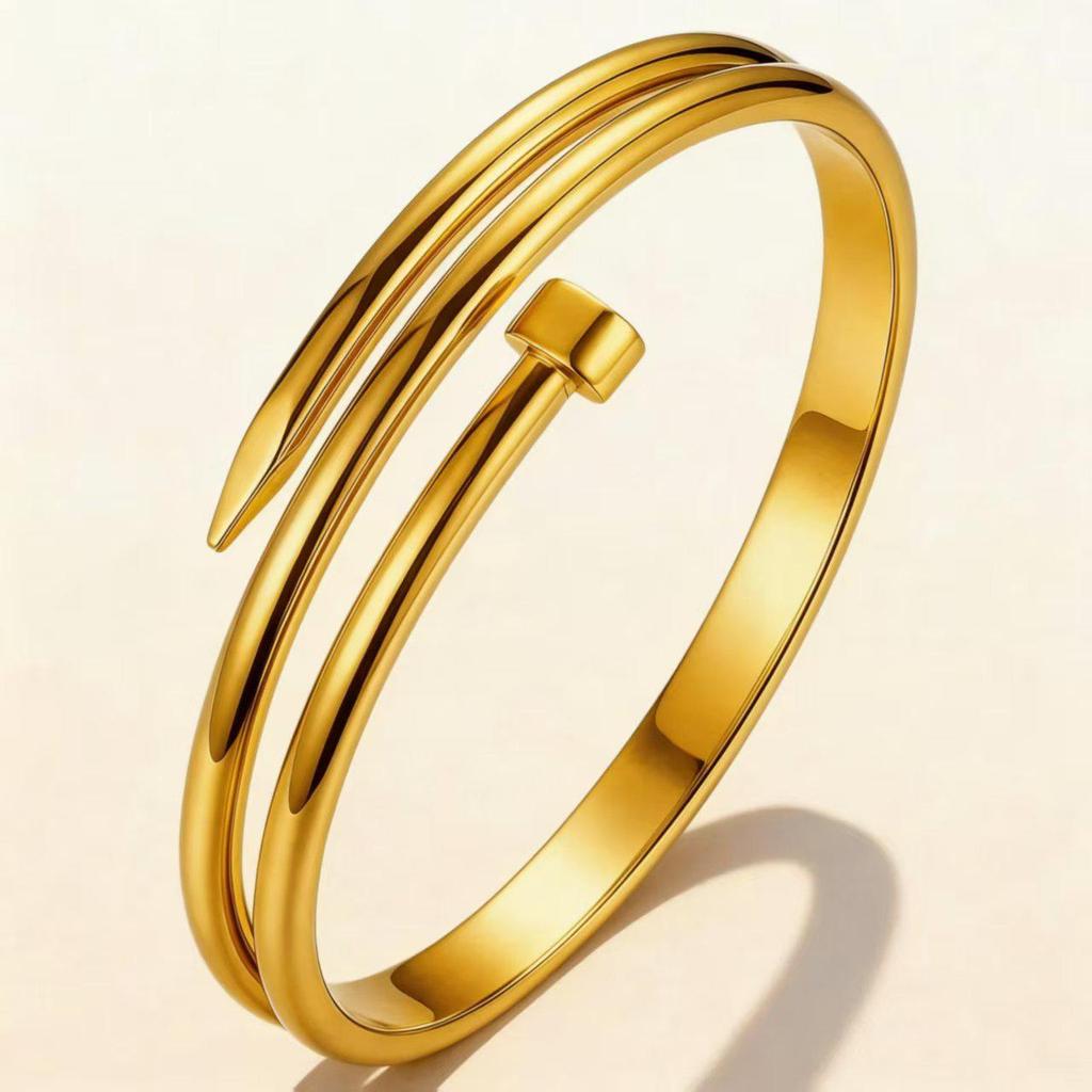 Elegante Bracciale in Acciaio Titanio Placcato Oro per Donna - Raffinato Design Europeo e Americano