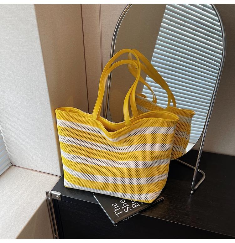 

2025 Korean version of large-capacity tote bag contrasting color striped bucket bag summer new hollow lazy wind woven bag жёлтый