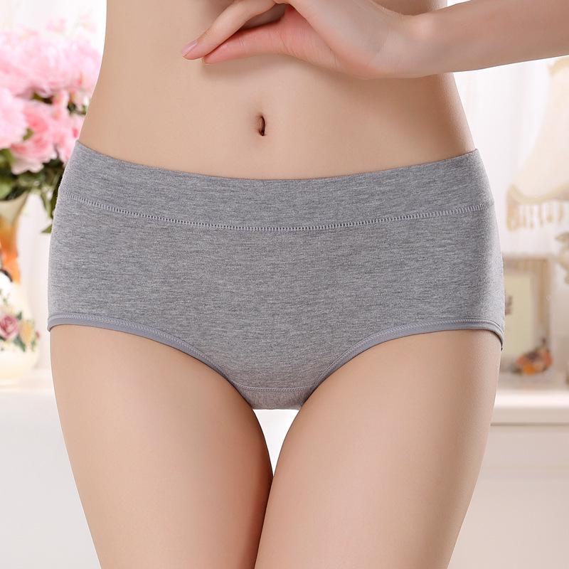 Women's Mid-Waist Seamless Cotton Underwear - Solid Color Briefs for Autumn and Winter
